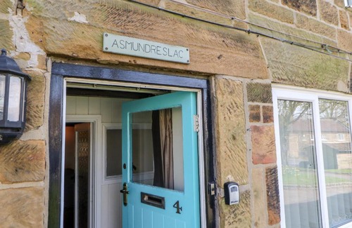 Osmotherley House | Pet-Friendly 4 North End: Family Comfort in Every Stay