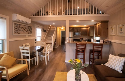 Center Point Cabin | Experience Nature at Honey's Nest: River Cabin for 6