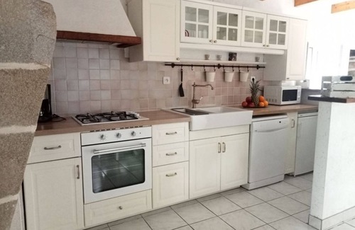 Quemeneven House | Relaxing Gîte with Hot Tub Near Crozon Peninsula