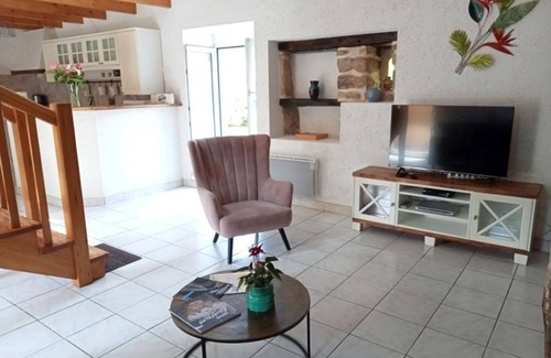 Quemeneven House | Relaxing Gîte with Hot Tub Near Crozon Peninsula