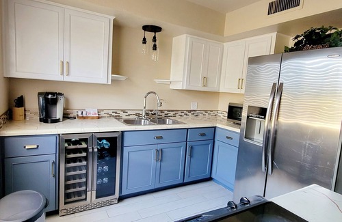 Yuma Apartment | Impeccable 4 Palms Cozy Condo with Pool and Hot Tub
