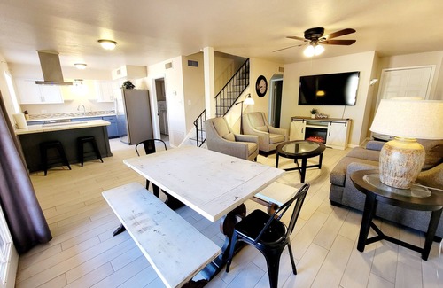Yuma Apartment | Impeccable 4 Palms Cozy Condo with Pool and Hot Tub