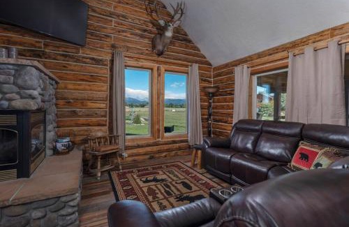 Tetonia House | Stellar 4 Peaks Teton Views Log Cabin - Family-Friendly Retreat