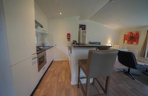 Beekbergen-Zuid House | Family-Friendly Chalet with 2 Bedrooms and Terrace