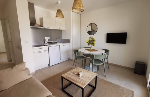 Bravone Apartment | Beachfront 4-Person Apartment with Ocean View & Pool