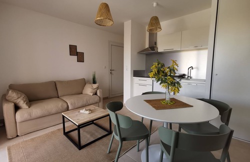 Bravone Apartment | Beachfront 4-Person Apartment with Ocean View & Pool
