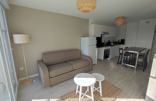 Saint-Valery-sur-Somme Apartment | Bay View Apartment for 4: Pet-Friendly & Family-Ready