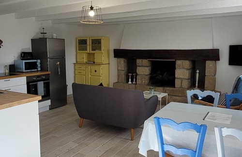 Plomodiern Cottage | Cozy Gite in a Typical Breton Farmhouse by the Sea