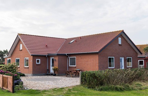 Nørre Lyngvig House | Cozy 4-Person Holiday Home in Hvide Sande - Guest Rated 9.8