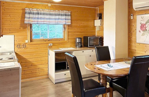 Olden House | Cozy Holiday Home for 4 in Beautiful Lysøysundet