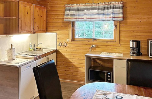 Olden House | Cozy Holiday Home for 4 in Beautiful Lysøysundet