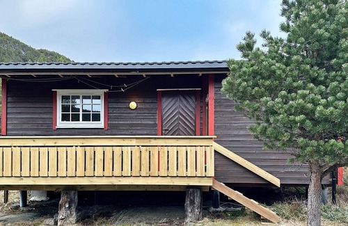Olden House | Cozy Holiday Home for 4 in Beautiful Lysøysundet