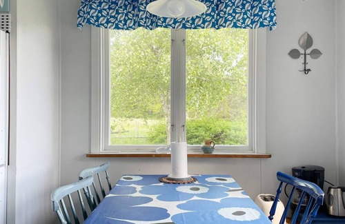 Hallstavik House | Cozy 4-Person Holiday Home in Hallstavik with Breakfast