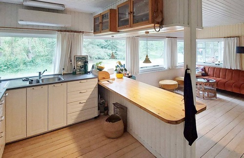 Pedersker House | Cozy 4-Person Holiday Home in Aakirkeby with Kitchen