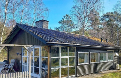 Pedersker House | Cozy 4-Person Holiday Home in Aakirkeby with Kitchen