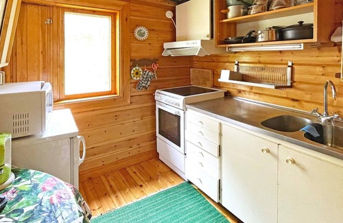 Otterstad House | Cozy Holiday Home for 4 in Lidköping with Breakfast