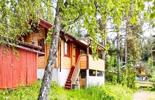 Otterstad House | Cozy Holiday Home for 4 in Lidköping with Breakfast