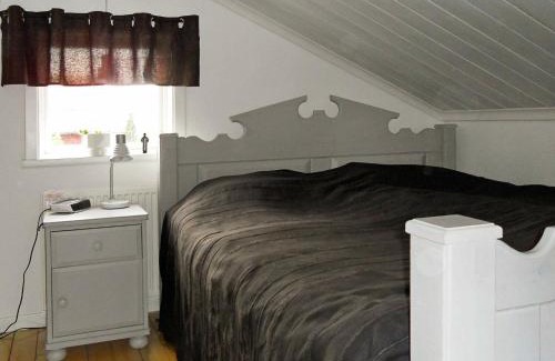 Nedre Gardsjo House | Inviting One-Bedroom Holiday Home with Oceanfront Views