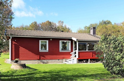 Vessigebro House | Cozy 4-Person Holiday Home in Vessigebro with Breakfast