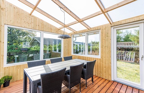 Blavand House | Cozy 4-Person Holiday Home in Blåvand - Pet Friendly & Family Ready