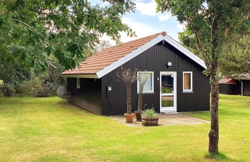 Hovborg House | Cozy 4-Person Holiday Home in Hovborg with Great Amenities