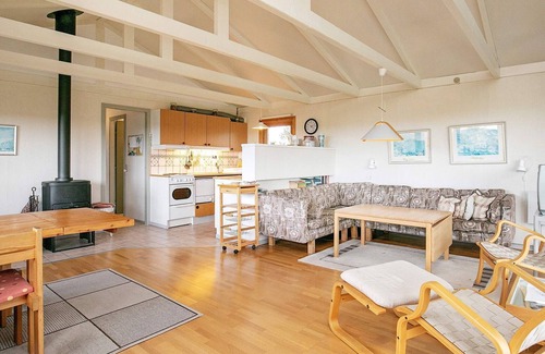 Rødhus House | Cozy 4-Person Holiday Home in Pandrup with Breakfast