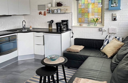 Grasten Apartment | Cozy Holiday Home in Gråsten with Ocean View & Breakfast