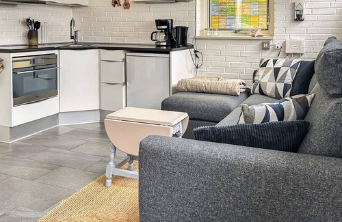 Grasten Apartment | Cozy Holiday Home in Gråsten with Ocean View & Breakfast