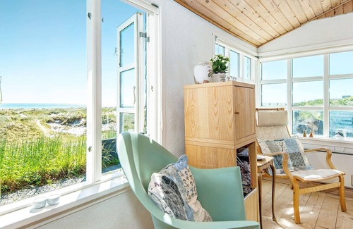 Grena Strand House | Cozy Holiday Home for Four in Grenaa with Ocean View