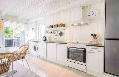 Bork Havn House | Cozy Holiday Home for 4 with Ocean View in Hemmet