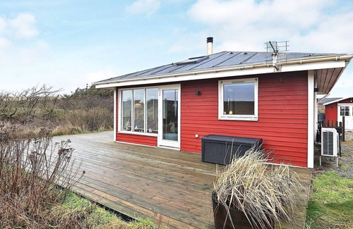 Nr. Lyngby Strand House | Oceanfront Holiday Home for 4 in Beautiful Løkken