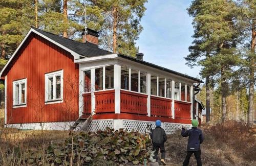 Arjang House | Cozy Holiday Home ÅRJÄNG II with Kitchen Amenities