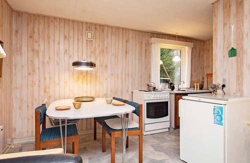 Vester Jølby House | Cozy Oceanfront Holiday Home for 4 in Erslev