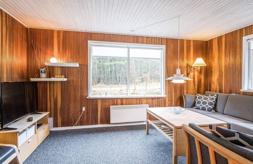 Henne House | Inviting 4-Person Holiday Home in Henne with Breakfast