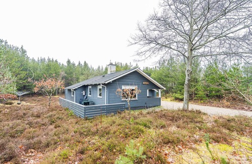 Henne House | Inviting 4-Person Holiday Home in Henne with Breakfast