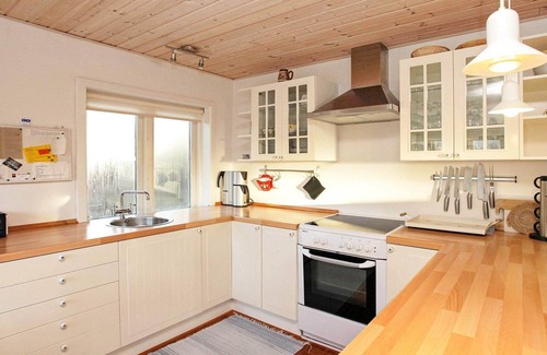 Vestero Havn House | Cozy Holiday Home for 4 in Læsø with Breakfast Included
