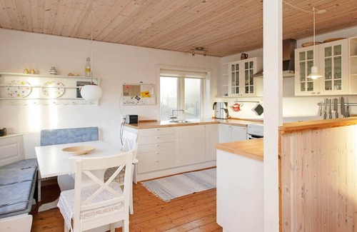 Vestero Havn House | Cozy Holiday Home for 4 in Læsø with Breakfast Included