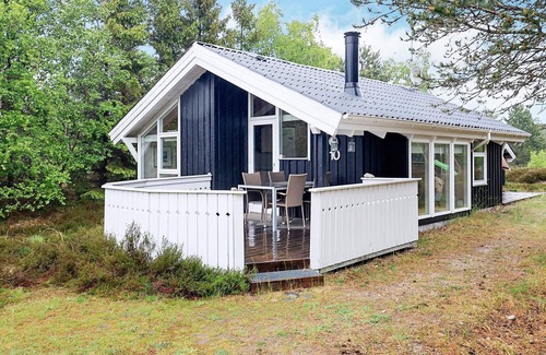 Læsø House | Cozy 4-Person Holiday Home with Oceanfront Views in Læsø