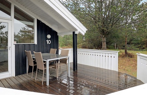 Læsø House | Cozy 4-Person Holiday Home with Oceanfront Views in Læsø