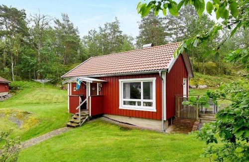 Orust Municipality House | Cozy Holiday Home for 4 in Hen N with Fireplace