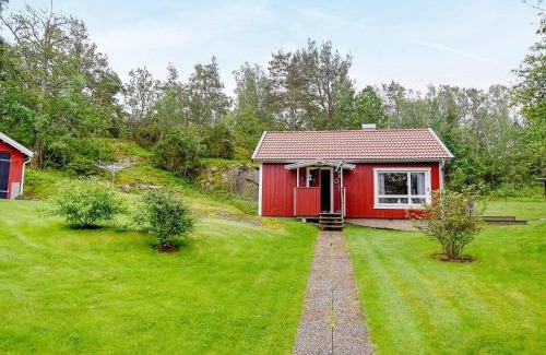 Orust Municipality House | Cozy Holiday Home for 4 in Hen N with Fireplace