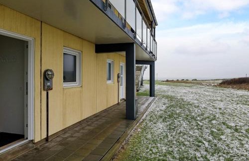Nr. Lyngby Strand Apartment | Cozy 4-Person Holiday Home in Løkken with Pool Access