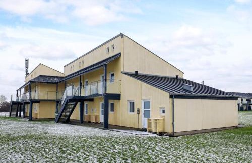 Nr. Lyngby Strand Apartment | Cozy 4-Person Holiday Home in Løkken with Pool Access
