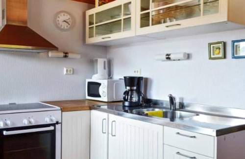 Vagsoy House | Cozy 4-Person Holiday Home with Oceanfront Views in MÅLØY