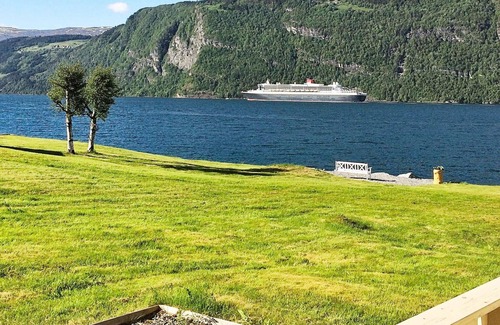 Stryn House | Ideal Family Retreat: 4-Person Holiday Home in Utvik