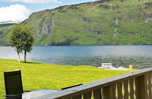 Stryn House | Ideal Family Retreat: 4-Person Holiday Home in Utvik