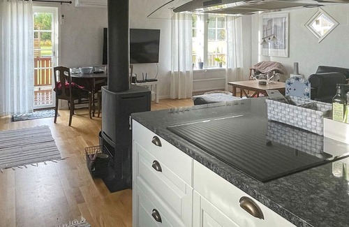 Henan House | Charming Oceanfront Holiday Home in Henån for 4 Guests