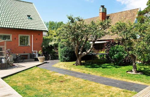 Vaster House | Ideal Holiday Home for 4 in Malmö with Breakfast Included