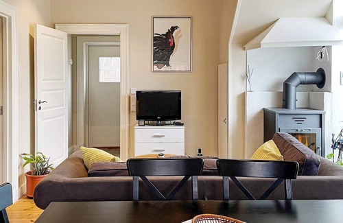 Vaddo House | Cozy Holiday Home for 4 in VÄDDÖ with Oceanfront Views