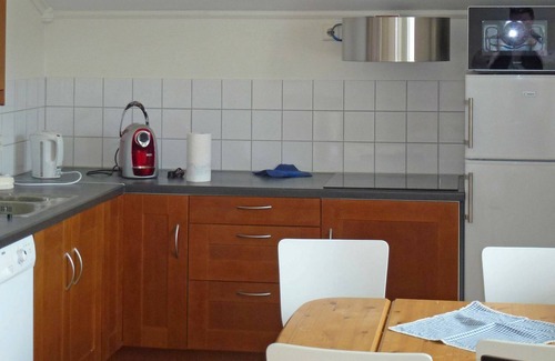 Leikanger Municipality Apartment | Ideal 4-Person Holiday Home in Leikanger with Ocean View
